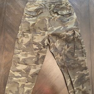 American Eagle men’s joggers.